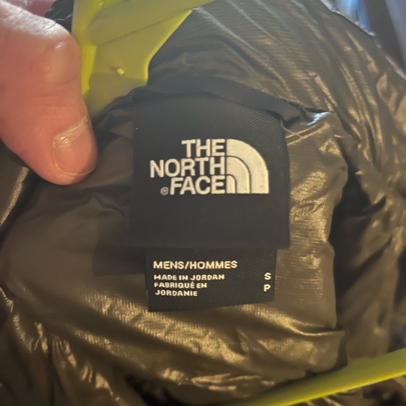 North face puffer jacket - Picture 3 of 3